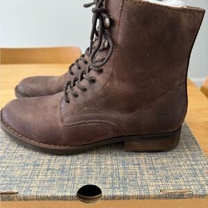 Born Boreen Boots in Brown Leatherer